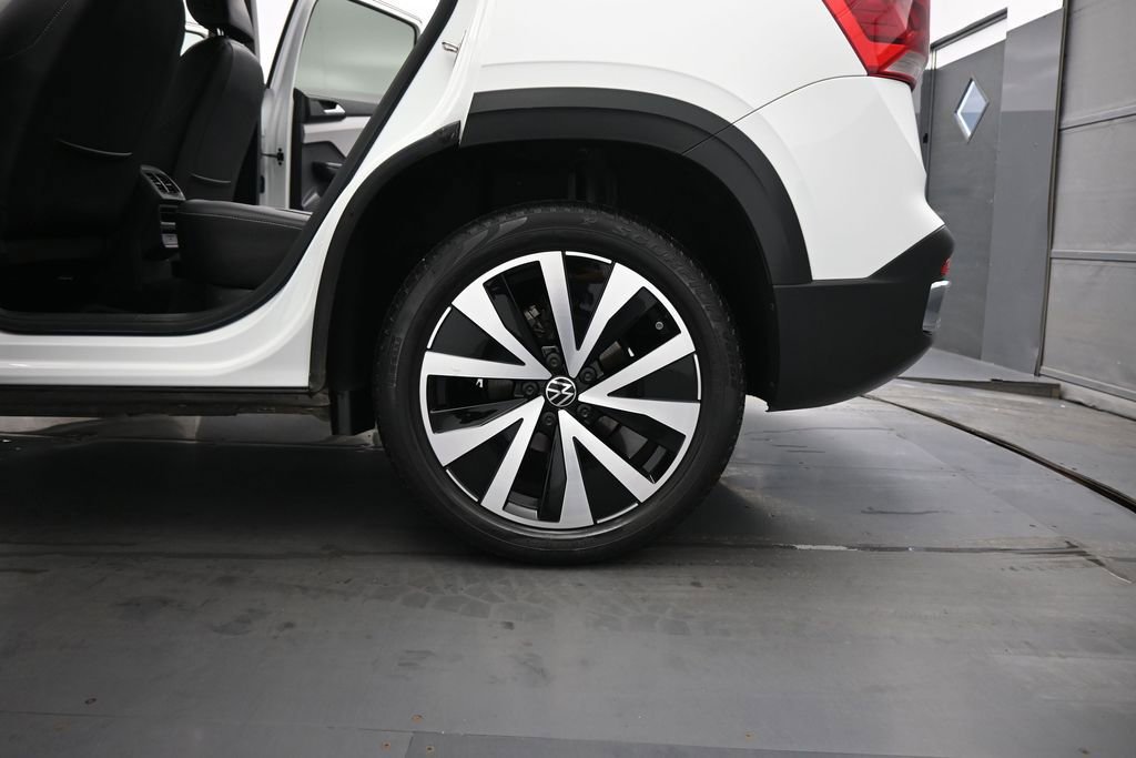 Used 2022 Volkswagen Taos SE FWD image 18