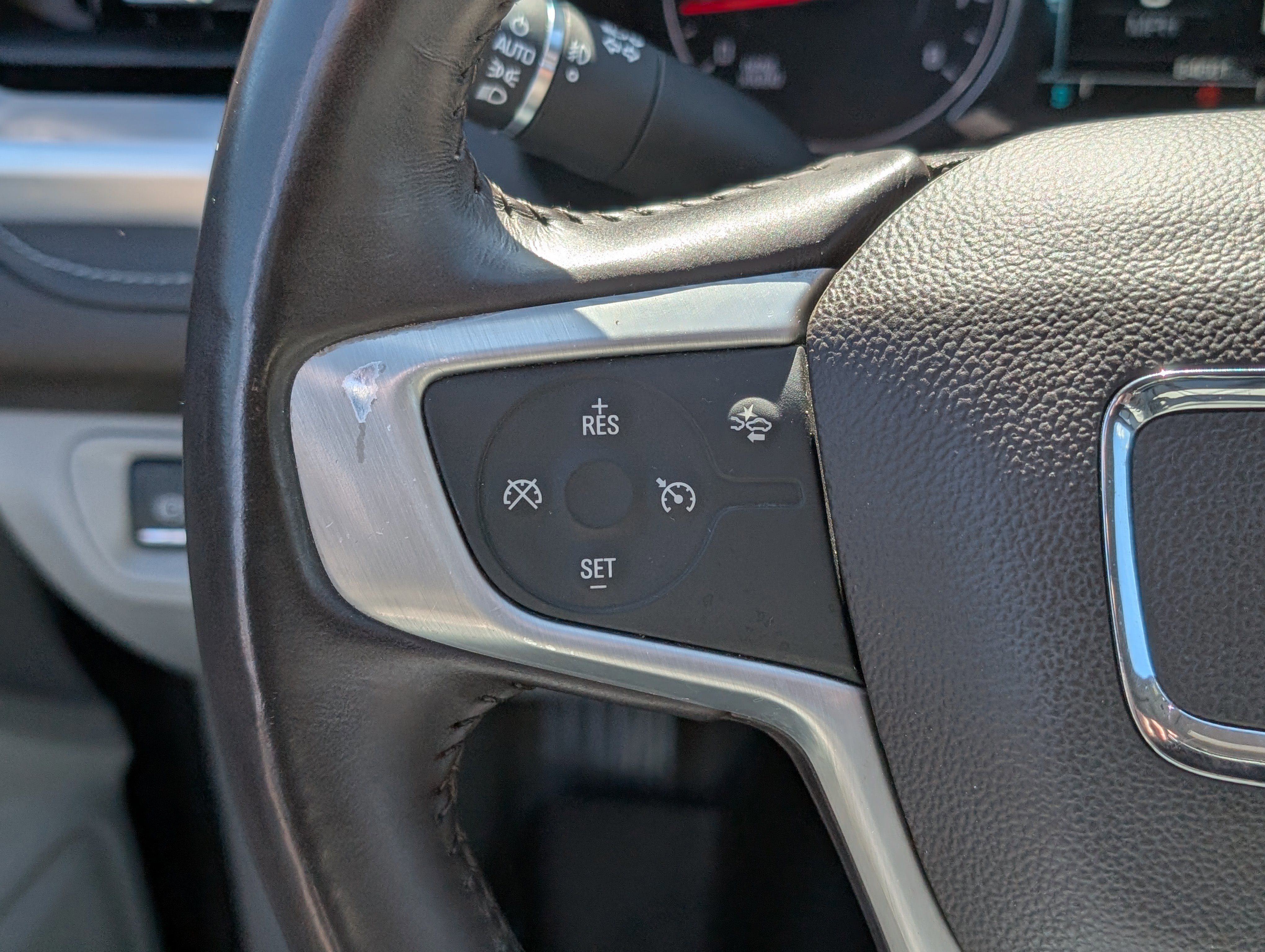 Used 2018 GMC Acadia SLT w/ LPO, Black Accent Package image 23