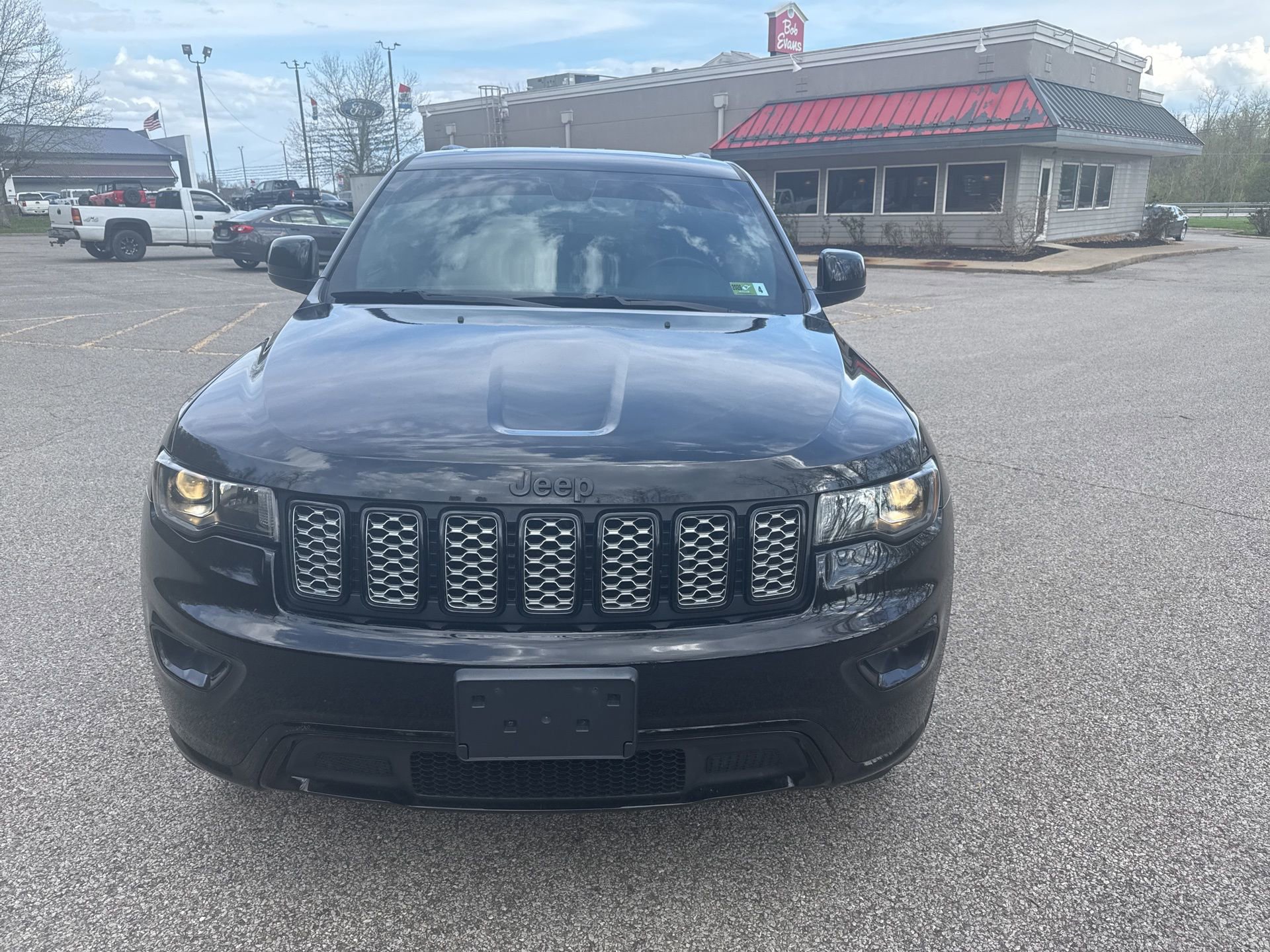 Used 2021 Jeep Grand Cherokee Laredo X image 3