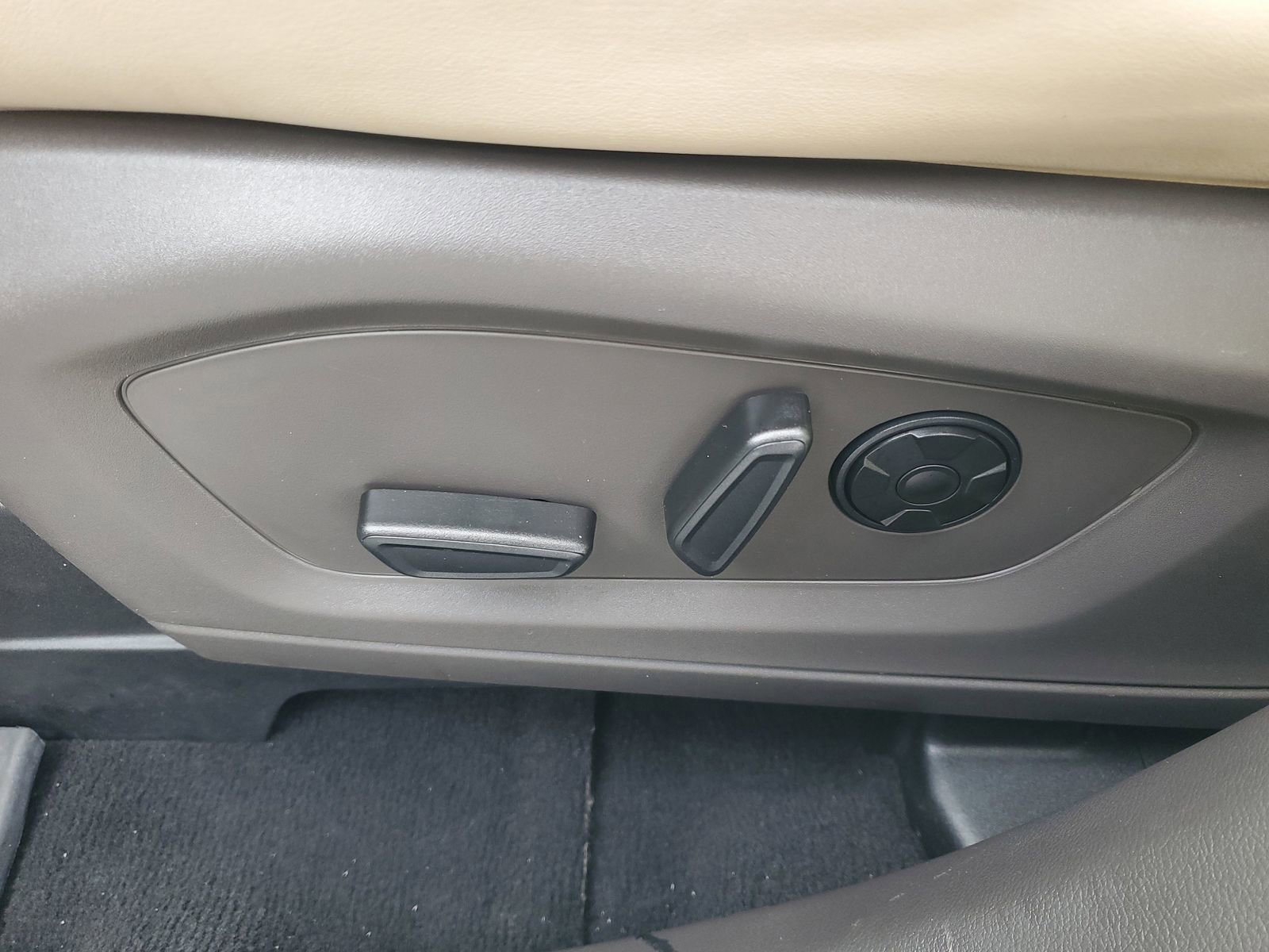 Certified 2022 Ford Explorer Platinum w/ Equipment Group 601A image 20