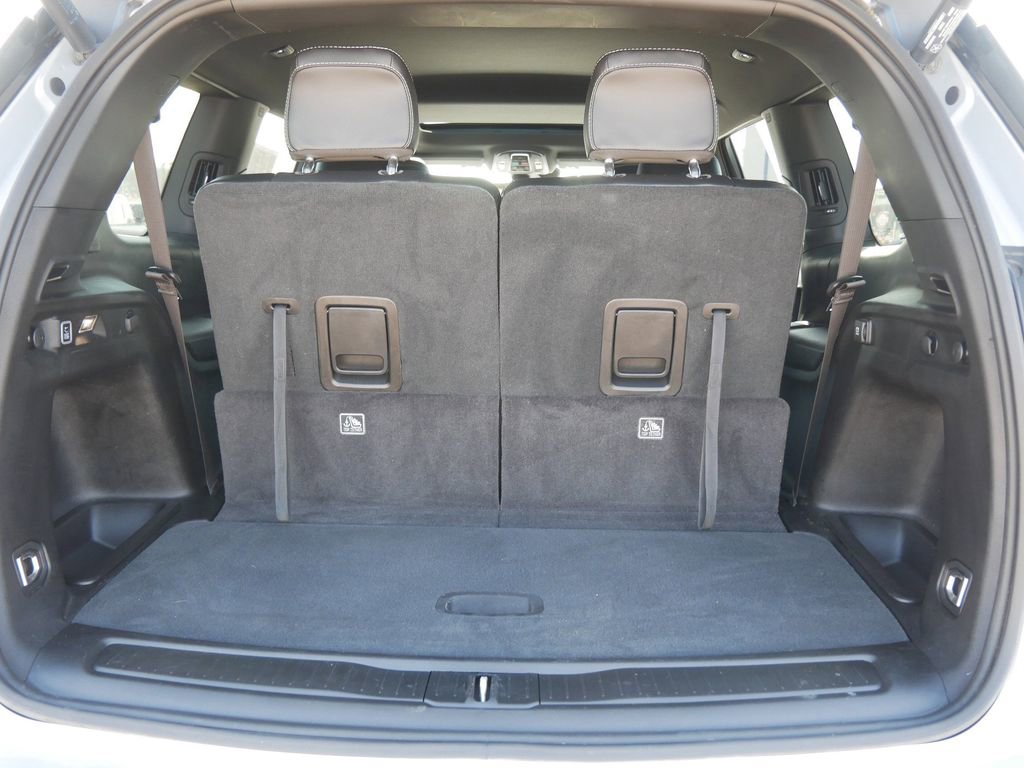 Used 2024 Jeep Grand Cherokee L Altitude AWD/4WD image 11