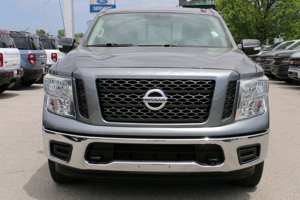Used 2019 Nissan Titan SV AWD/4WD image 3