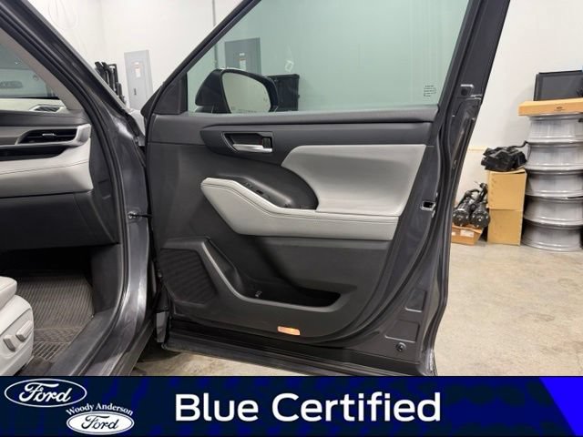 Used 2023 Toyota Highlander XLE FWD image 27