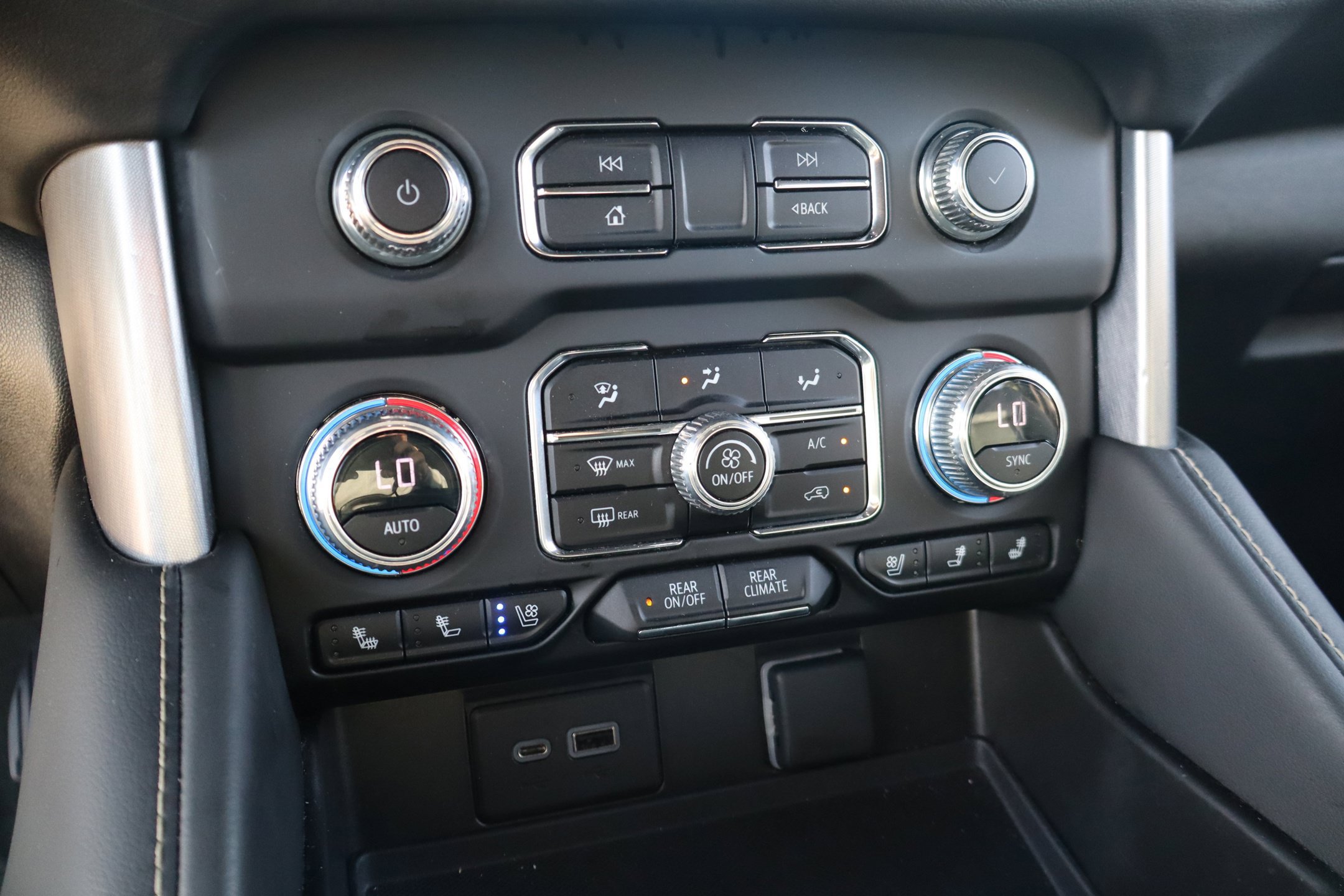 Used 2023 GMC Yukon SLT AWD/4WD image 19