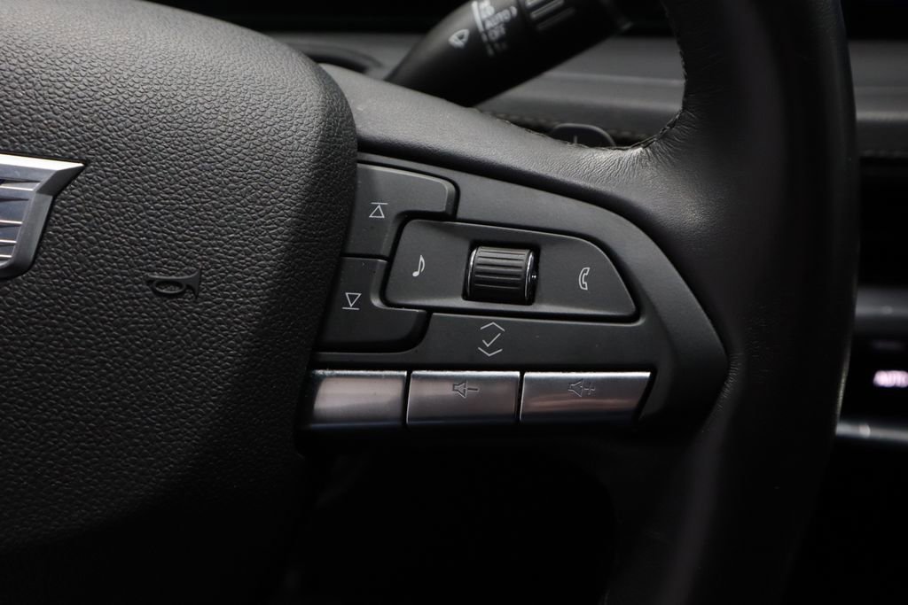 Used 2024 Cadillac XT4 Premium Luxury image 32