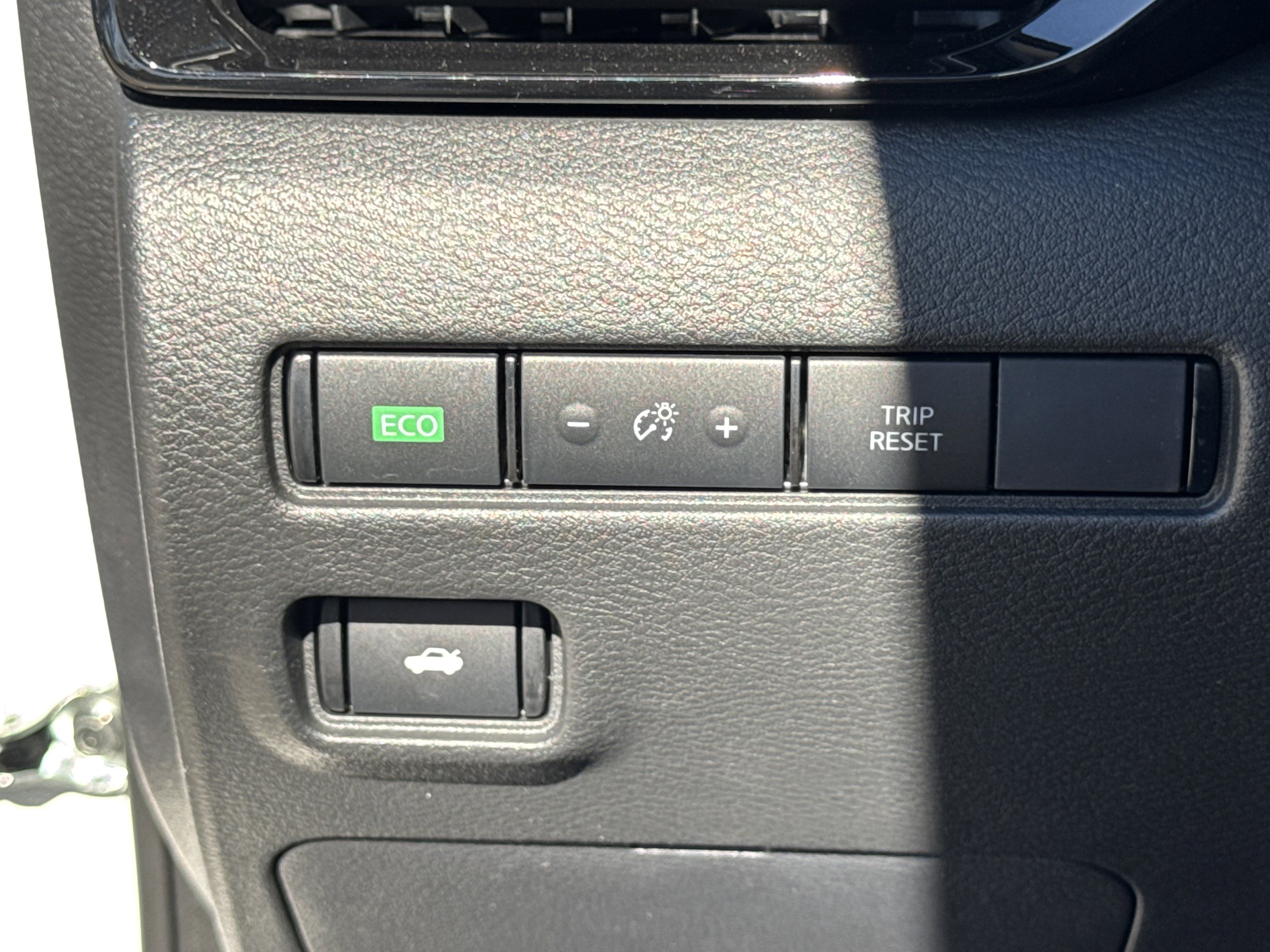 Used 2025 Nissan Sentra SR w/ SR Premium Package image 21