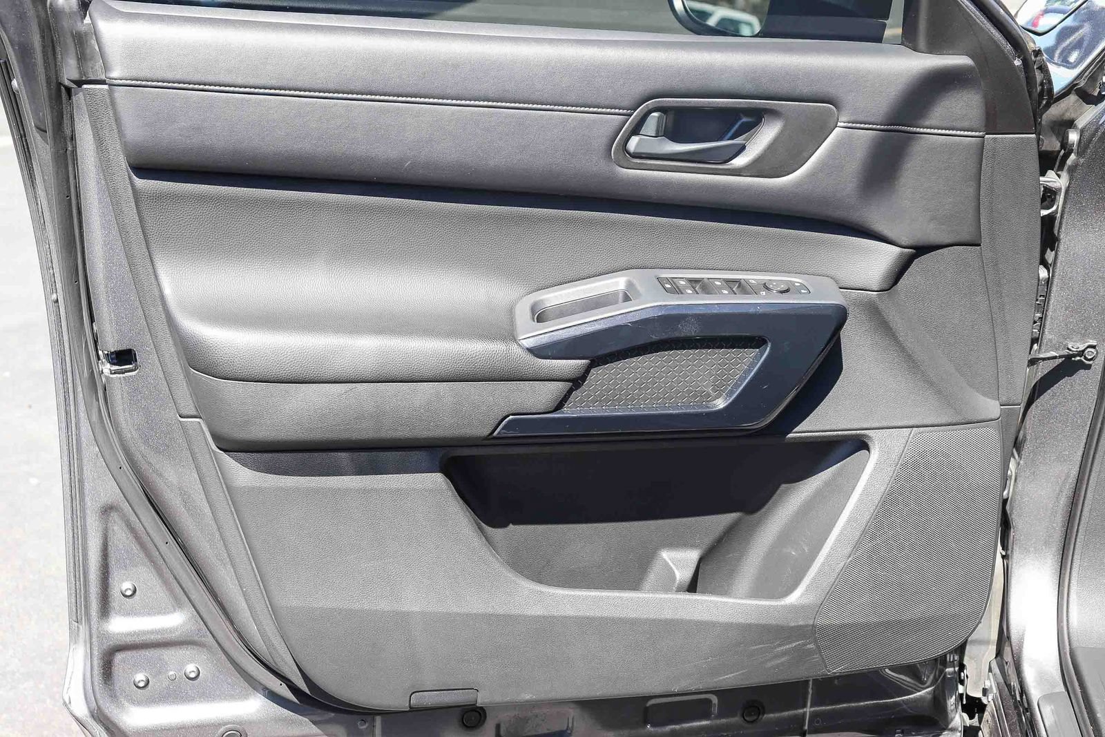 Used 2024 Nissan Pathfinder SV FWD image 21