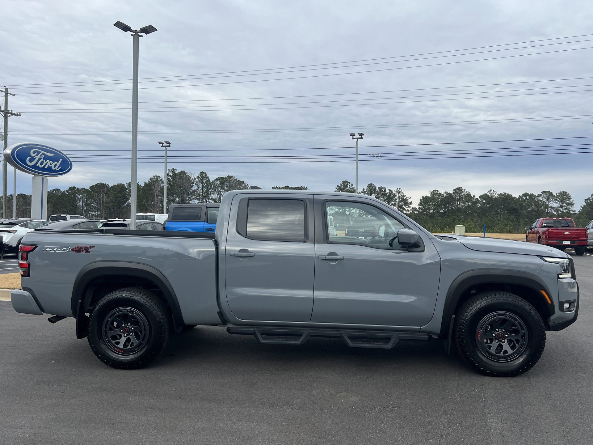 Used 2025 Nissan Frontier PRO-4X image 4