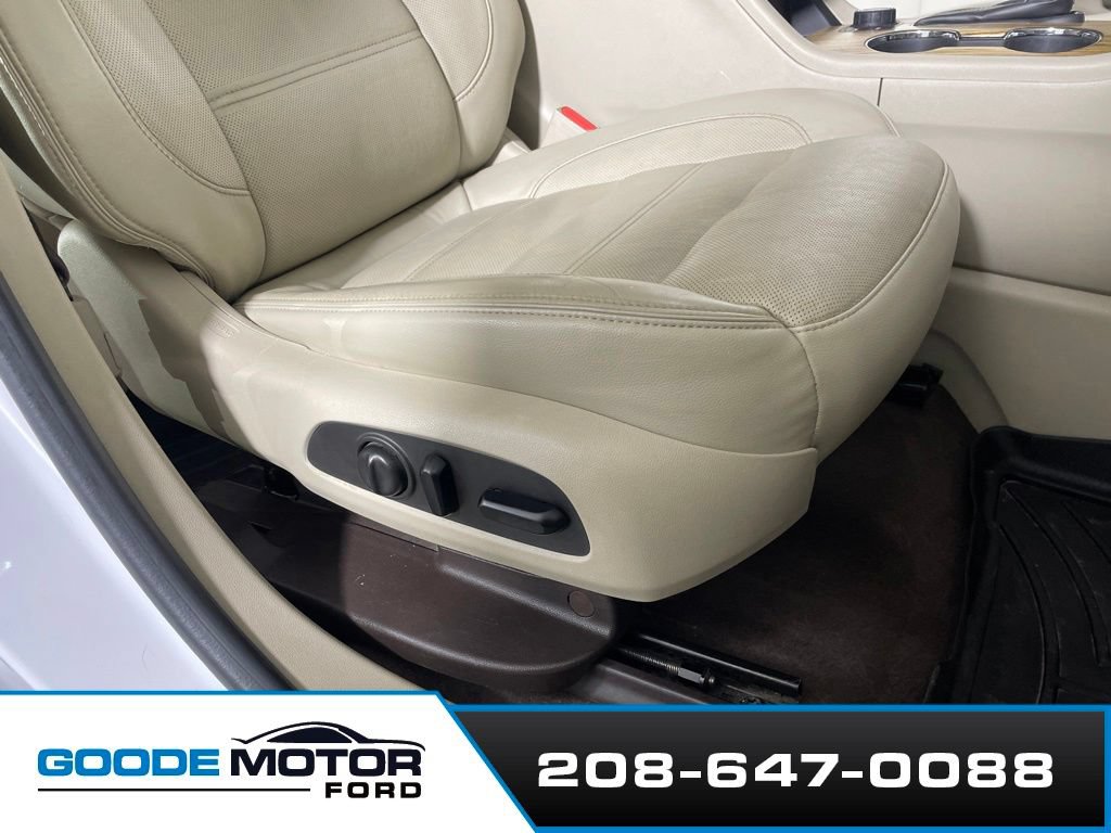 Used 2017 GMC Acadia Denali w/ Technology Package AWD/4WD image 25