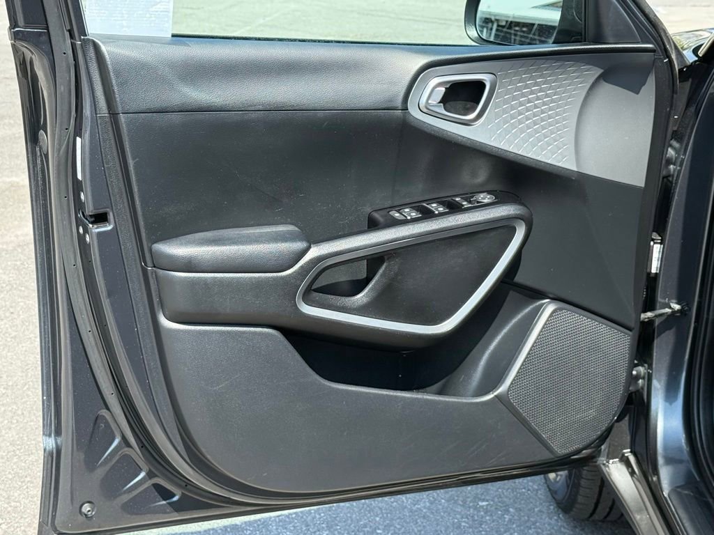 Used 2024 Kia Soul LX w/ Option Group 015 FWD image 17