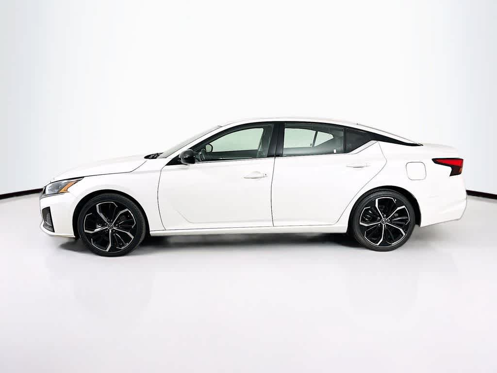 Used 2024 Nissan Altima 2.5 SR FWD image 3