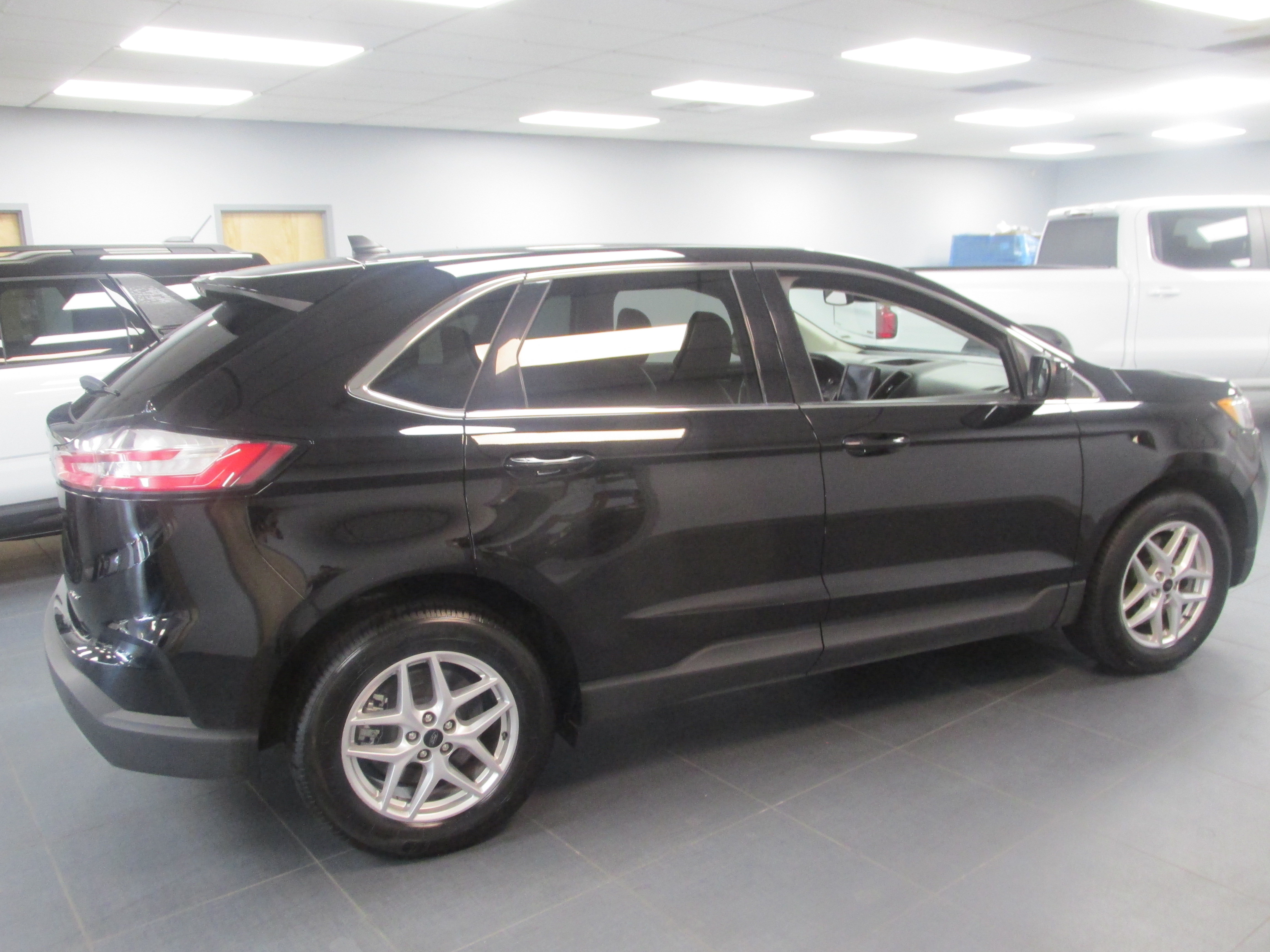 Certified 2024 Ford Edge SEL AWD/4WD image 4