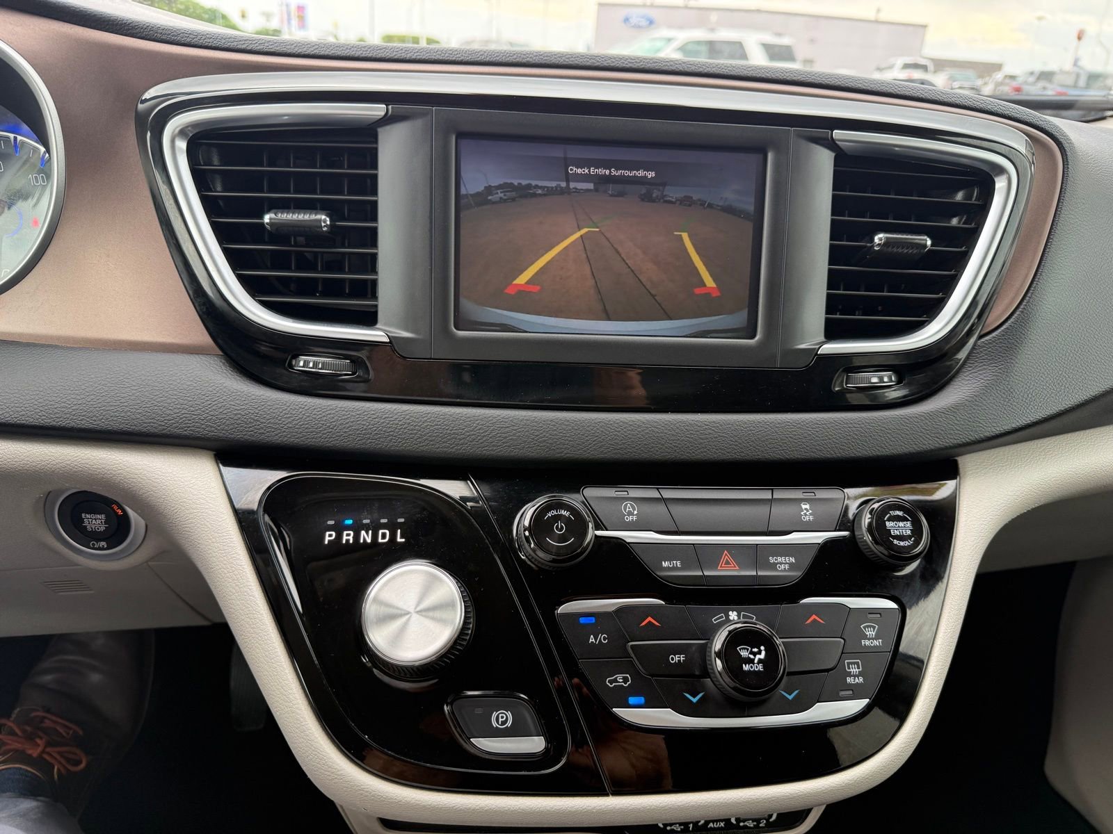 Used 2023 Chrysler Voyager LX FWD image 16