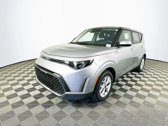 Used 2025 Kia Soul LX FWD image 6