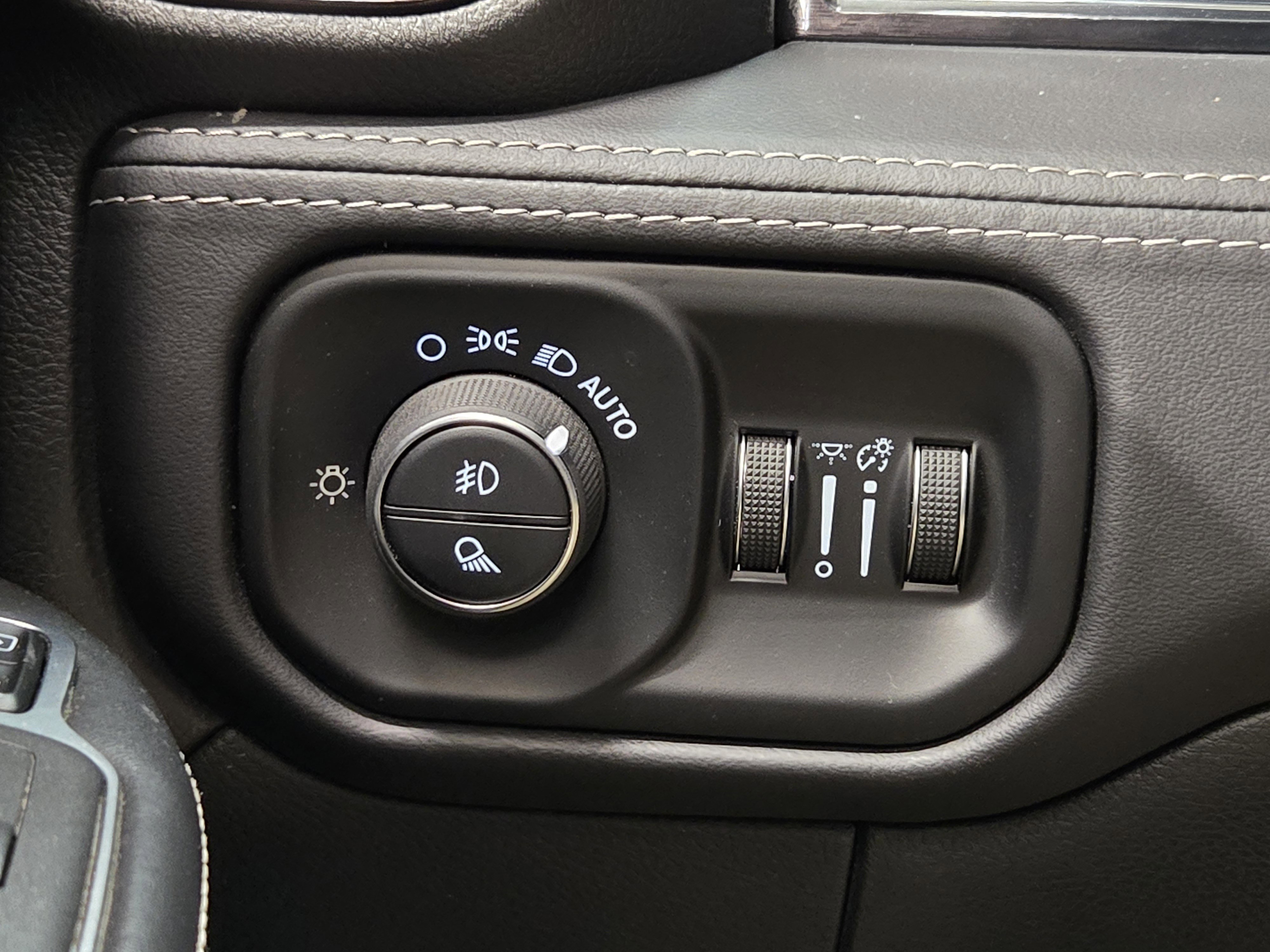 Used 2024 RAM 2500 Limited image 23