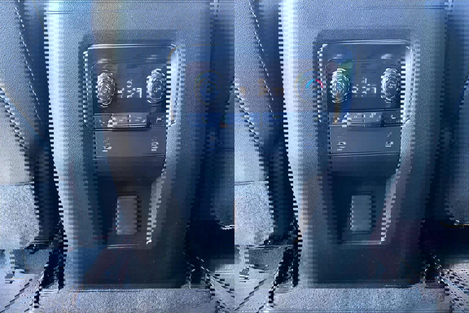 Used 2023 Chevrolet Suburban LT w/ Luxury Package image 33