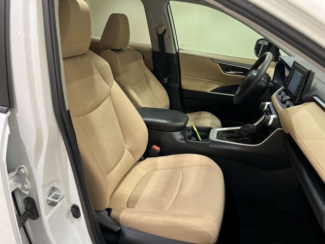 Used 2020 Toyota RAV4 XLE w/ Convenience Package image 23