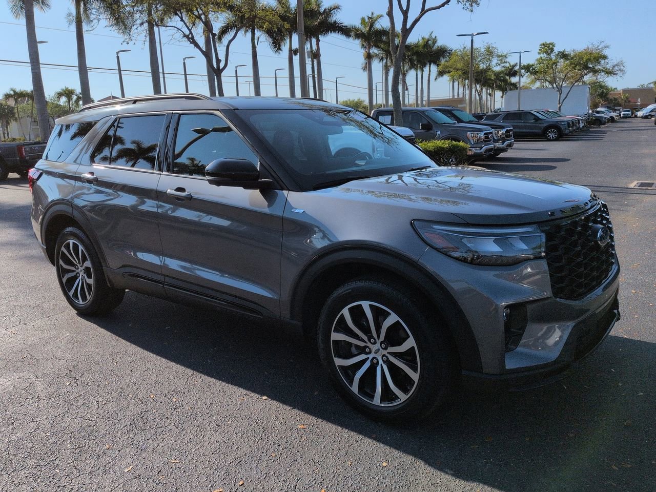 Certified 2025 Ford Explorer ST-Line AWD/4WD image 8