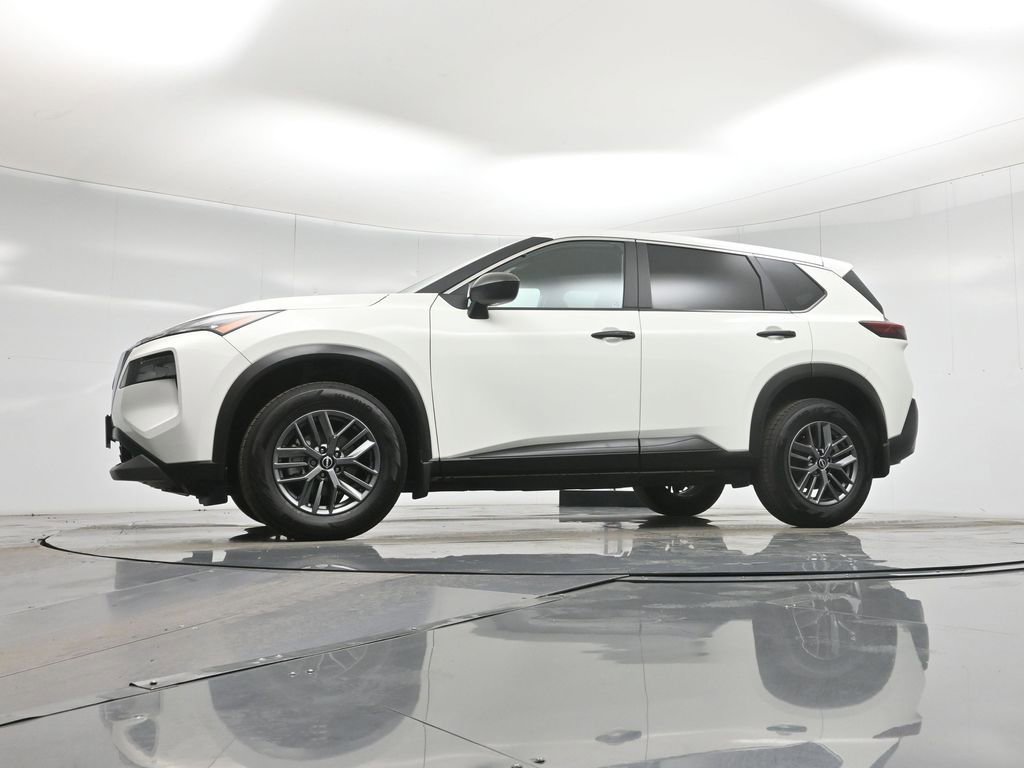 Used 2023 Nissan Rogue S image 8