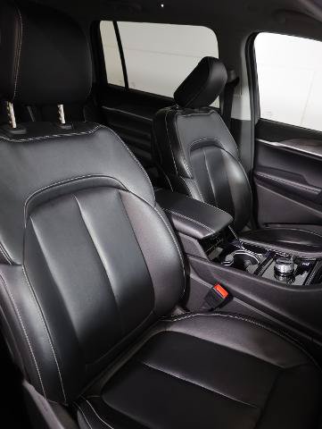 Used 2023 Jeep Grand Cherokee L Limited w/ Black Appearance Package AWD/4WD image 10