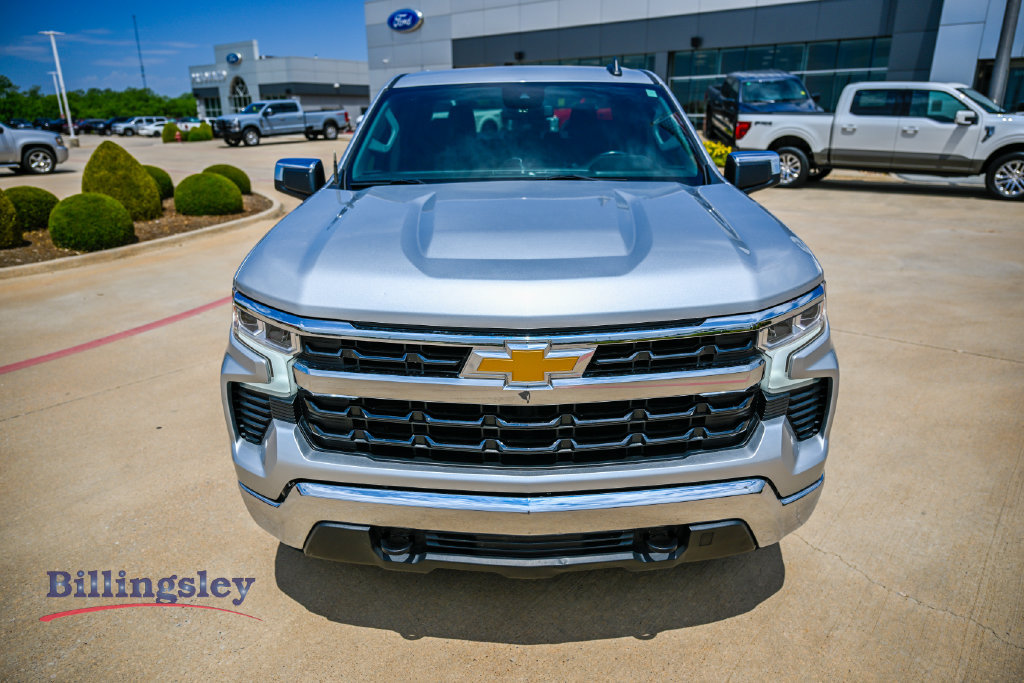 Used 2022 Chevrolet Silverado 1500 LT AWD/4WD image 2