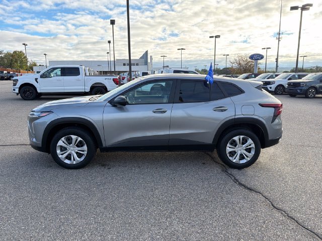 Used 2026 Chevrolet Trax LS FWD image 2