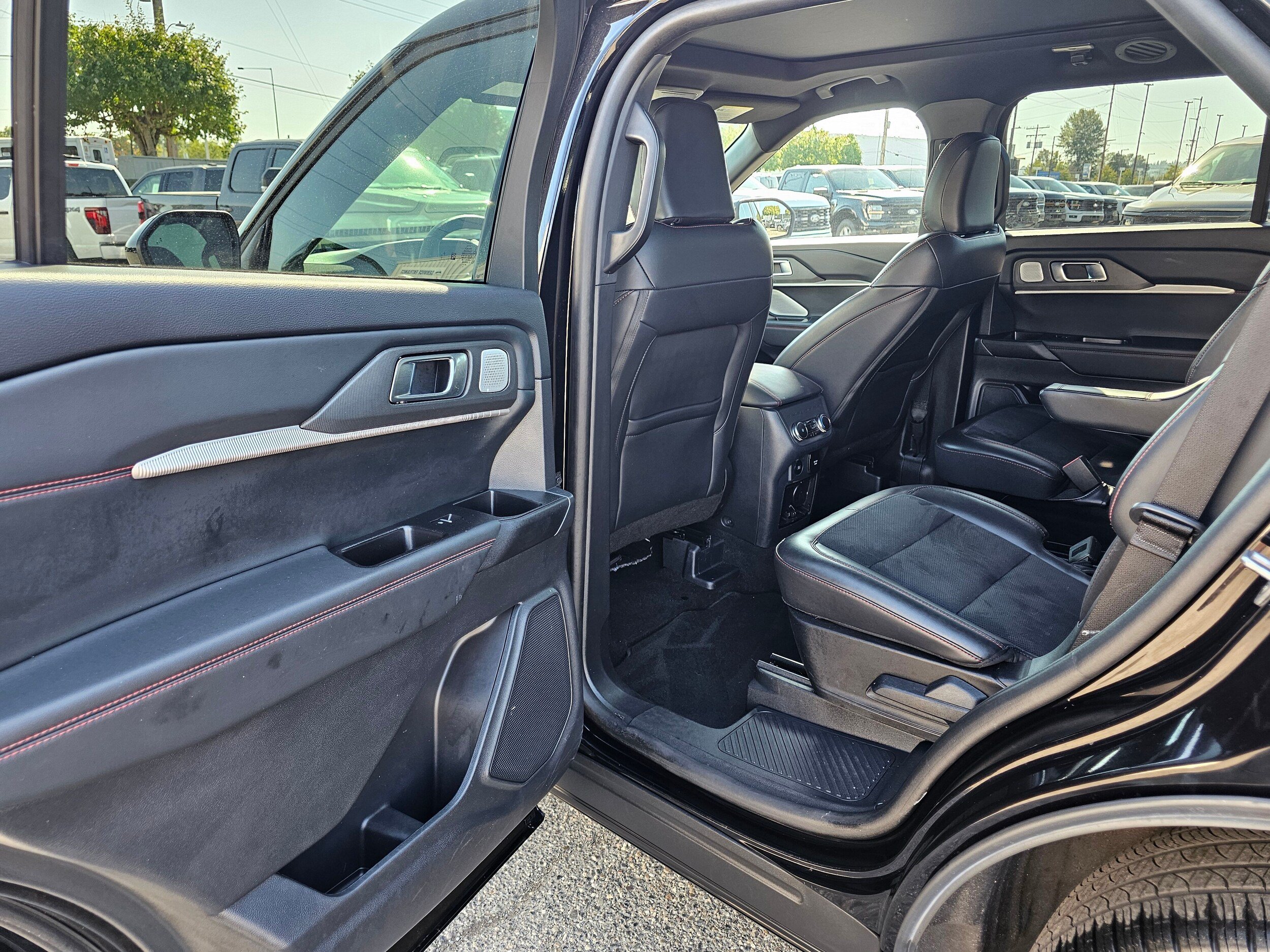 Certified 2025 Ford Explorer ST w/ Sun And Sound Package AWD/4WD image 16