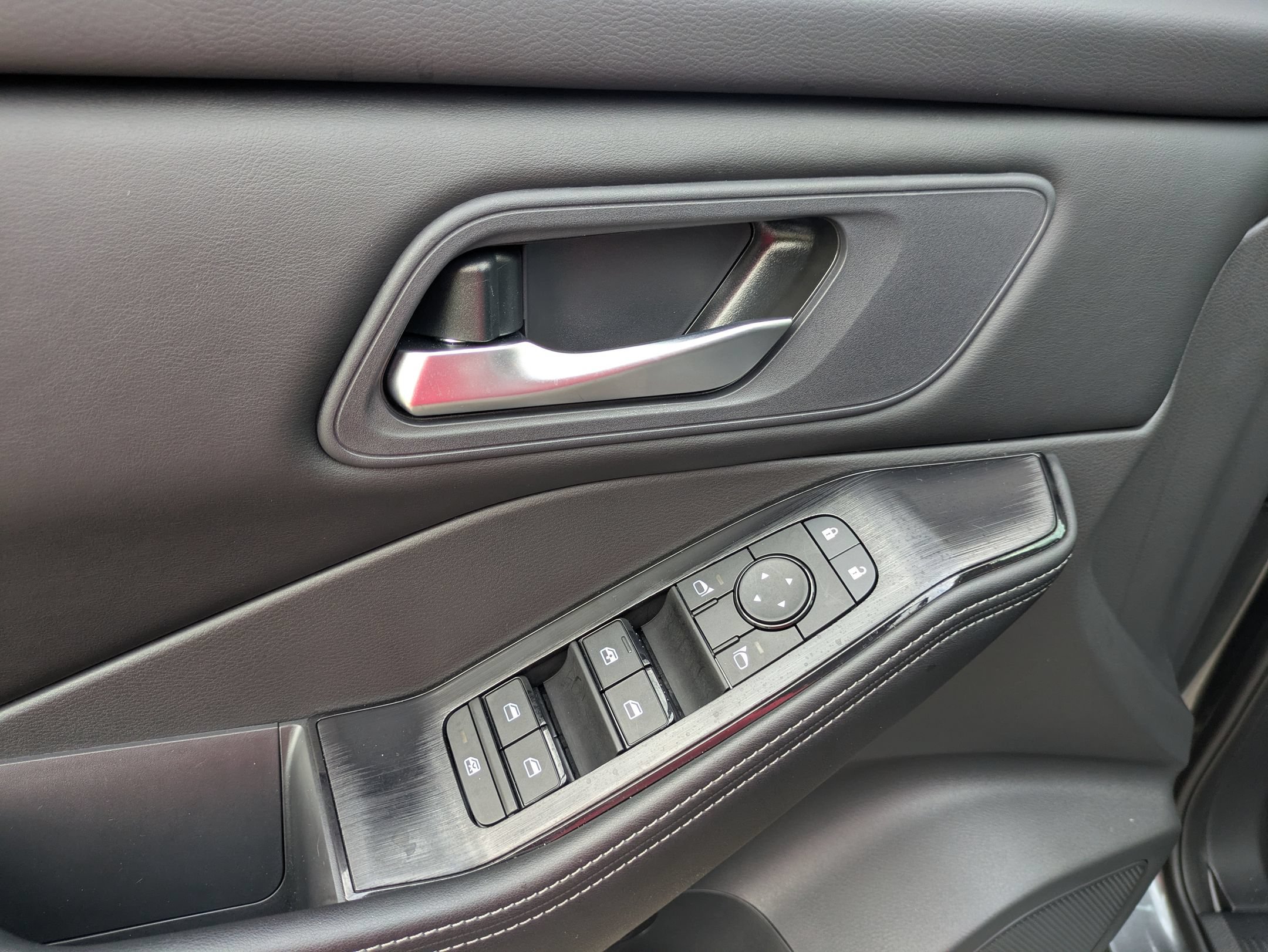 Used 2026 Nissan Rogue SV FWD image 16