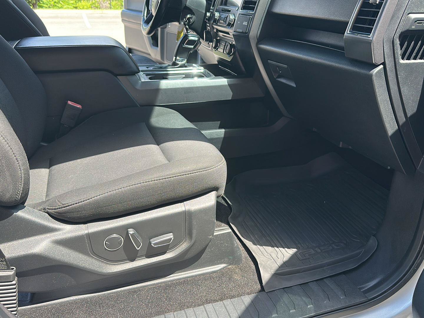 Certified 2018 Ford F150 XLT w/ Equipment Group 302A Luxury AWD/4WD image 31