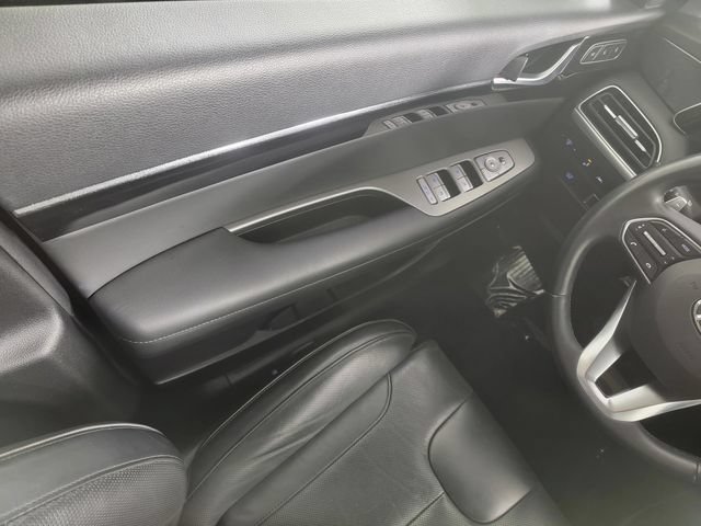 Used 2022 Hyundai Palisade Limited w/ Winter Package AWD/4WD image 30