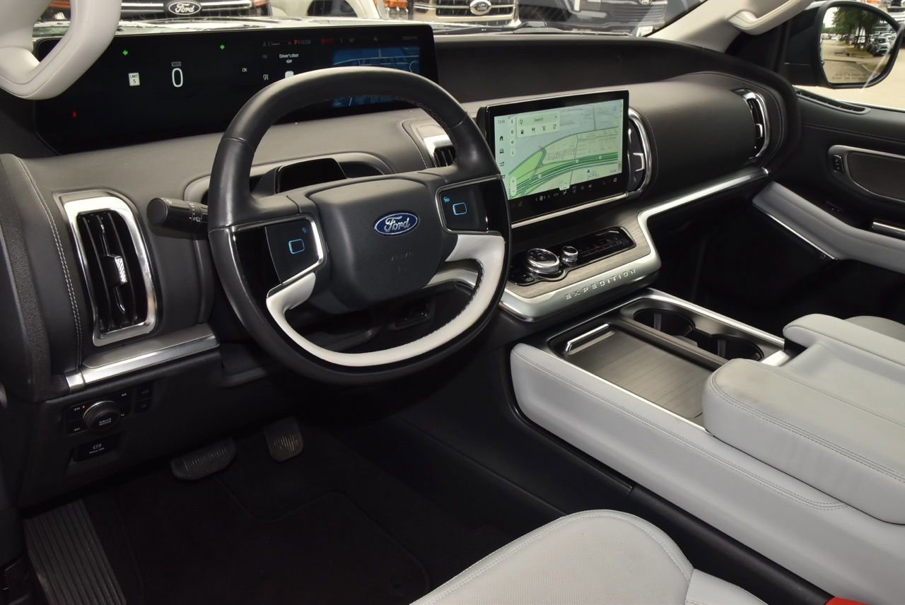 Certified 2025 Ford Expedition Platinum AWD/4WD image 37