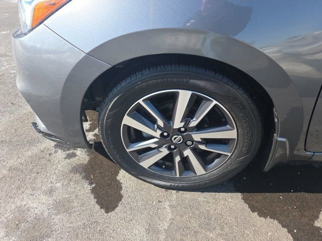 Used 2021 Nissan Versa SV image 15