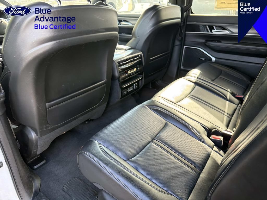 Used 2024 Jeep Wagoneer Series II w/ Flexible Seating Group AWD/4WD image 12