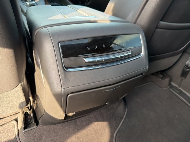 Used 2023 Cadillac Escalade Premium Luxury RWD image 30