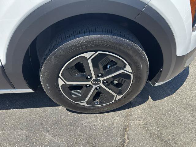 Used 2025 Kia Niro LX FWD image 5