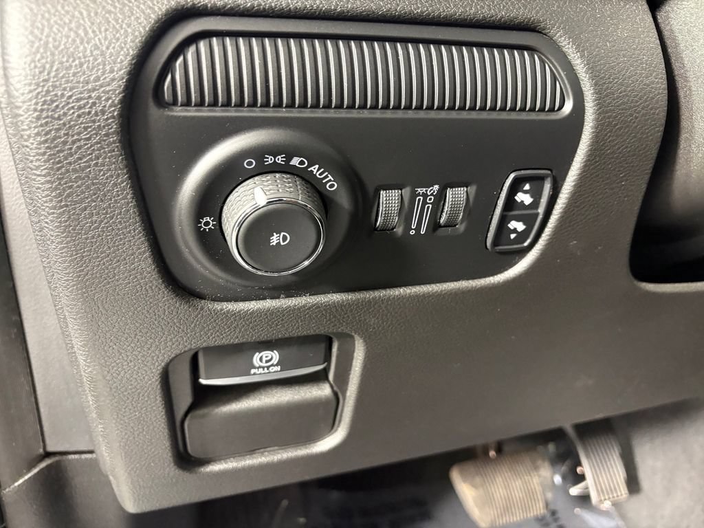 Used 2022 Jeep Wagoneer Series II w/ Premium Group I AWD/4WD image 13