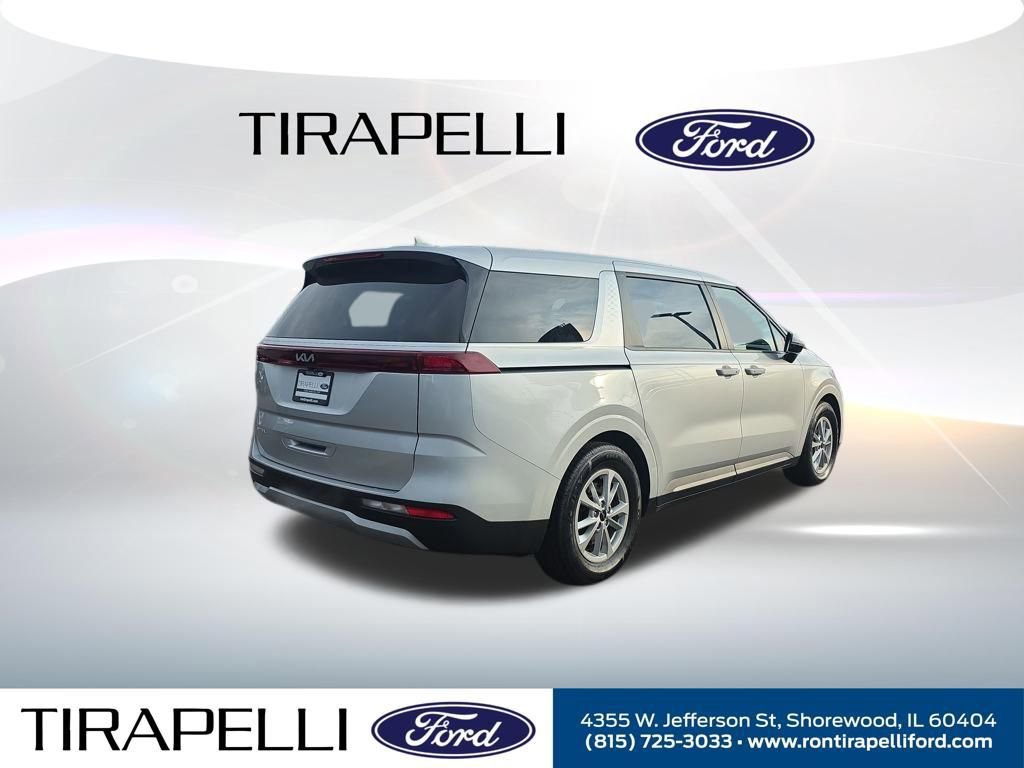 Used 2023 Kia Carnival LX FWD image 3