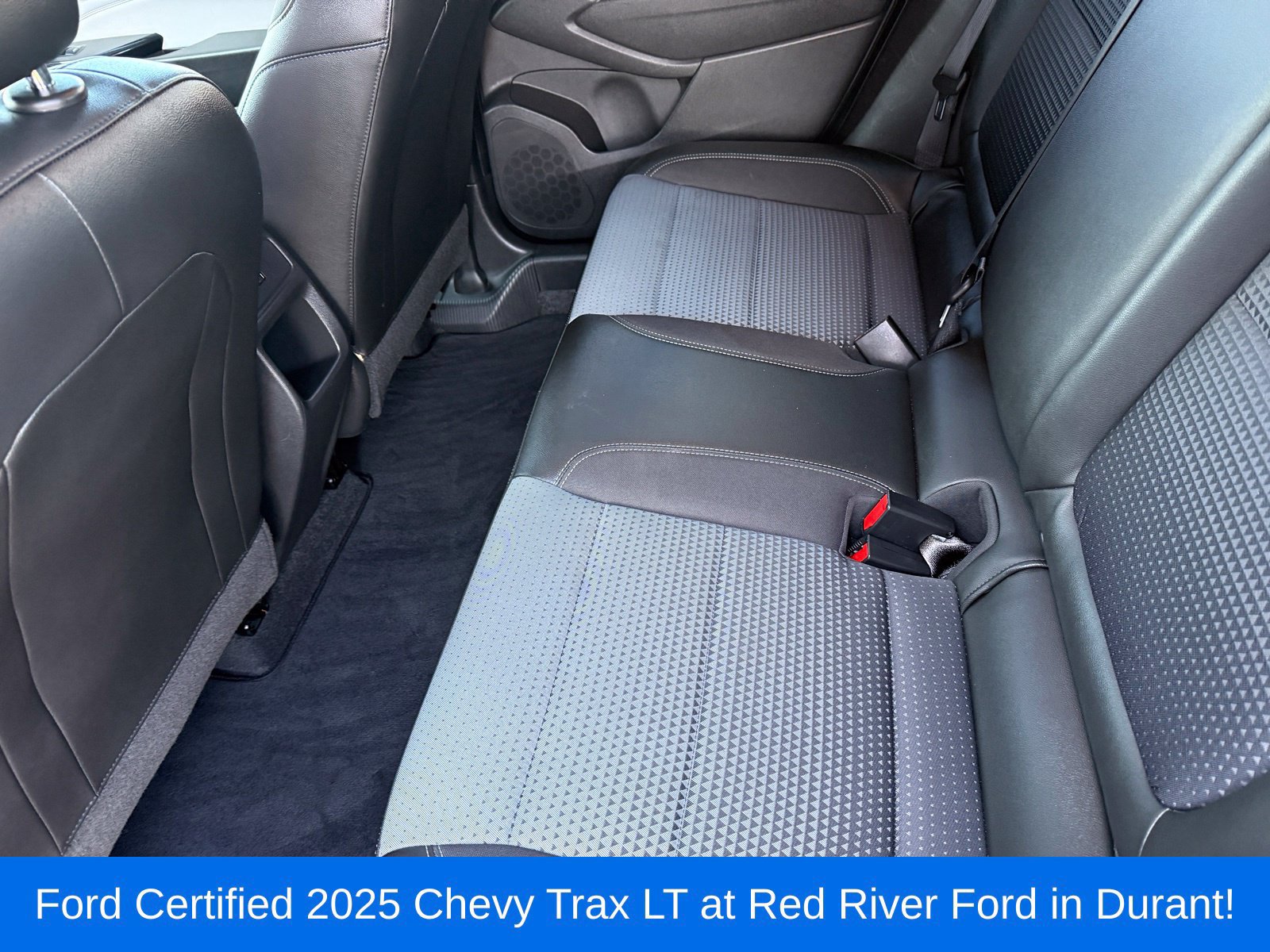 Used 2025 Chevrolet Trax LT FWD image 18