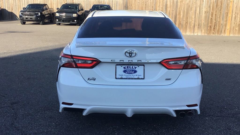 Used 2018 Toyota Camry SE image 4