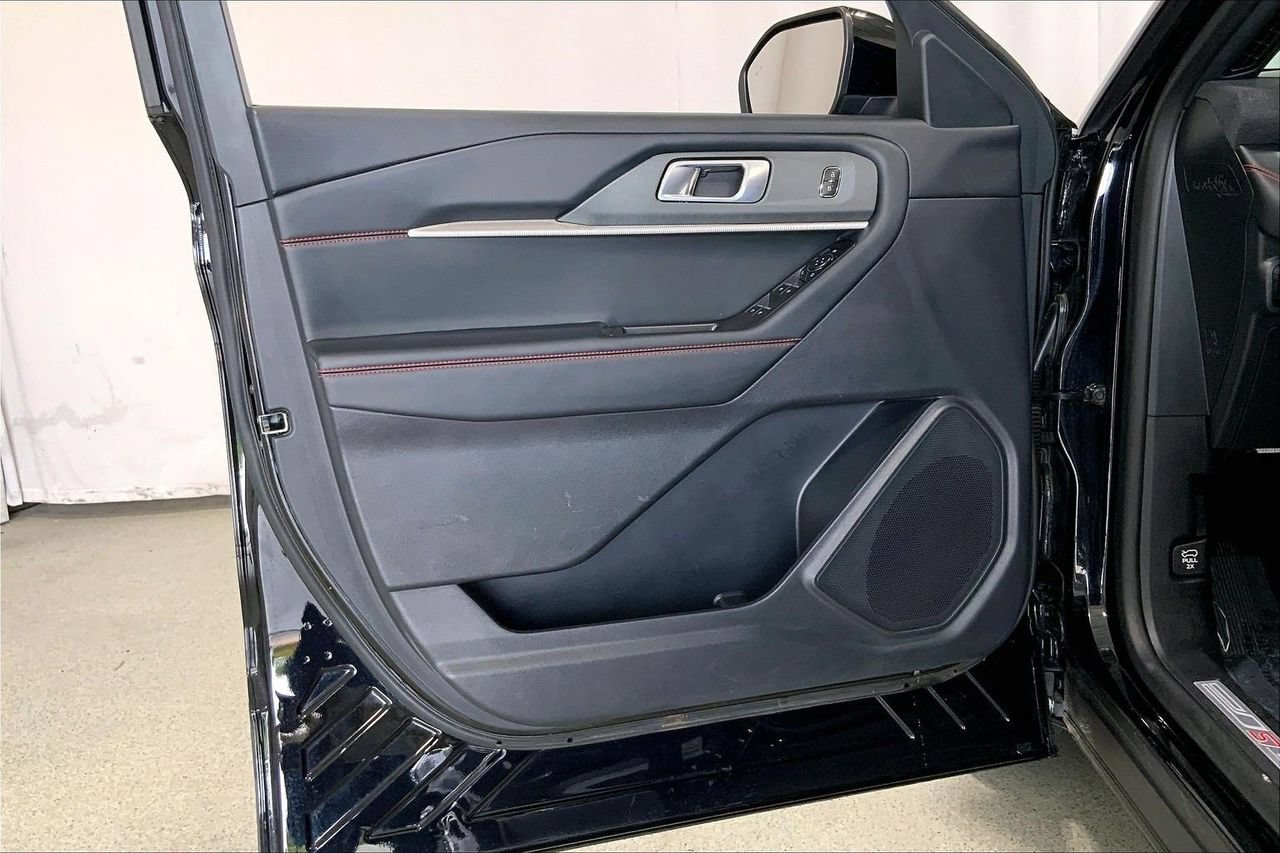 Certified 2025 Ford Explorer ST-Line AWD/4WD image 25