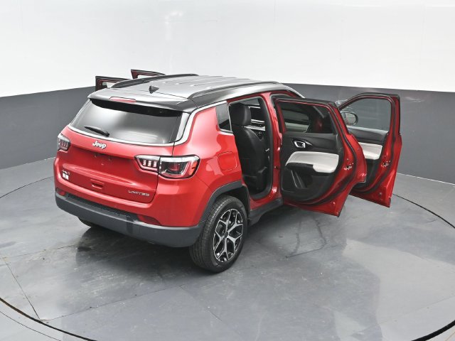 Used 2025 Jeep Compass Limited AWD/4WD image 26