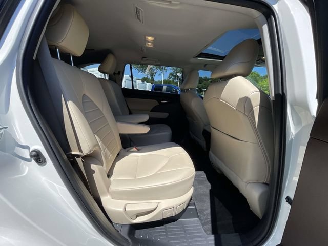 Used 2021 Toyota Highlander XLE FWD image 29