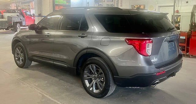 Certified 2024 Ford Explorer XLT w/ Equipment Group 202A AWD/4WD image 4