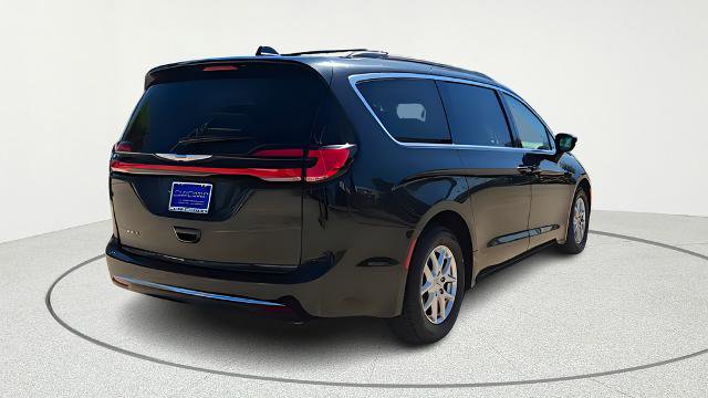 Used 2022 Chrysler Pacifica Touring-L image 8