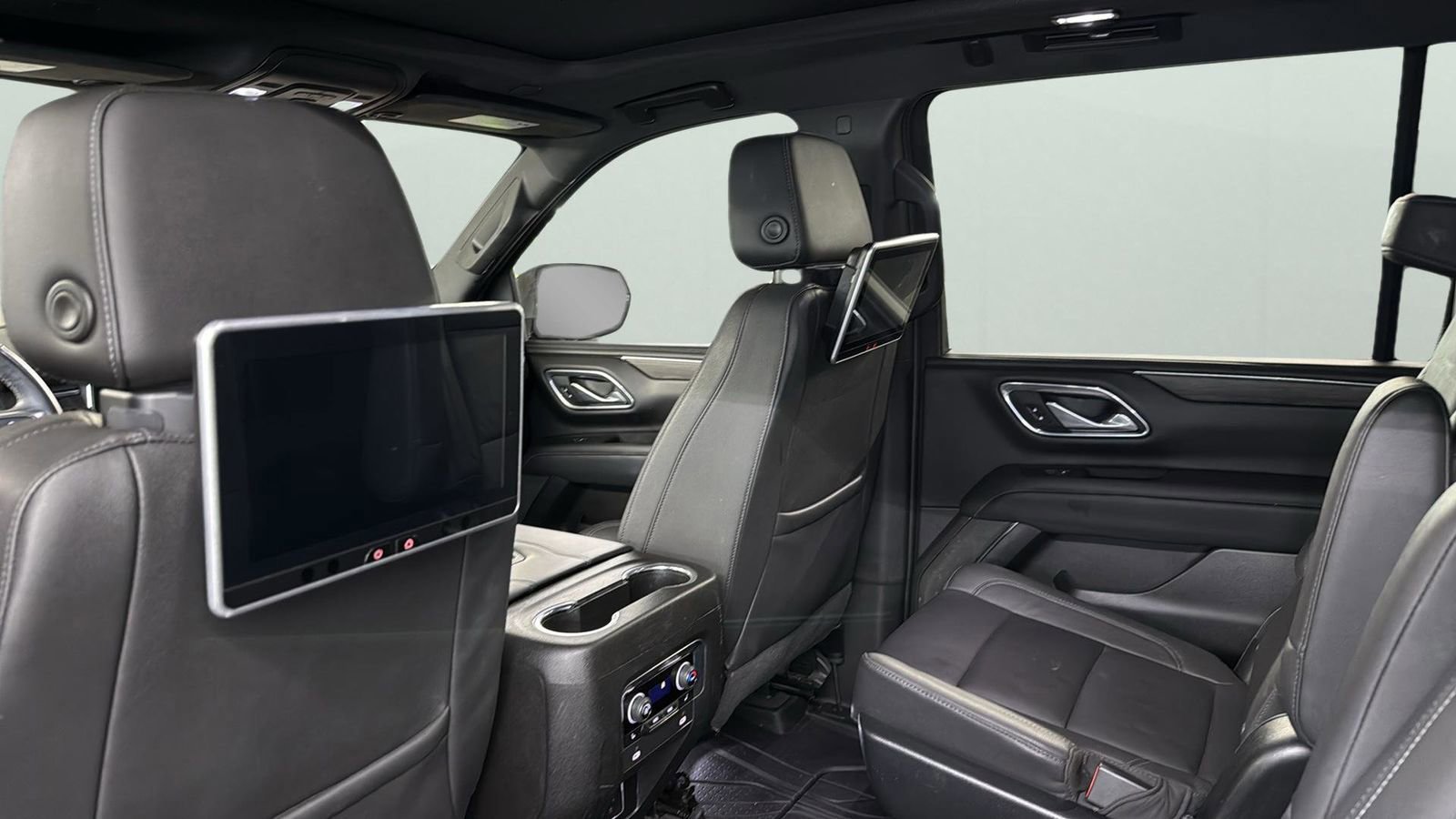 Used 2023 Chevrolet Suburban Z71 w/ Luxury Package image 29