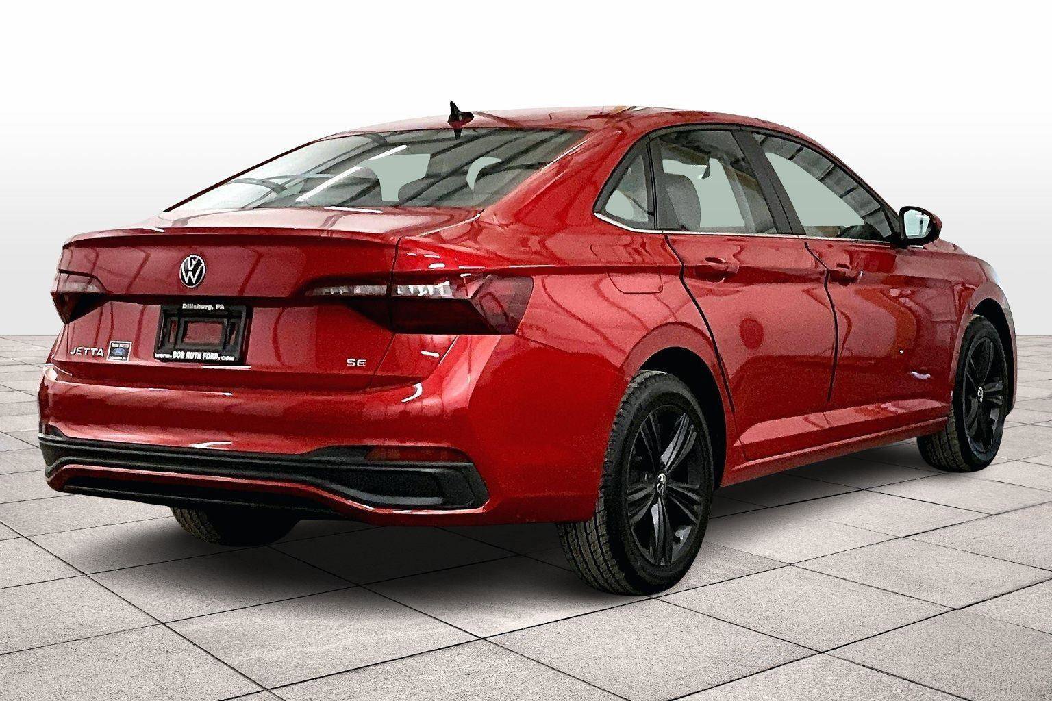 Used 2022 Volkswagen Jetta SE image 3