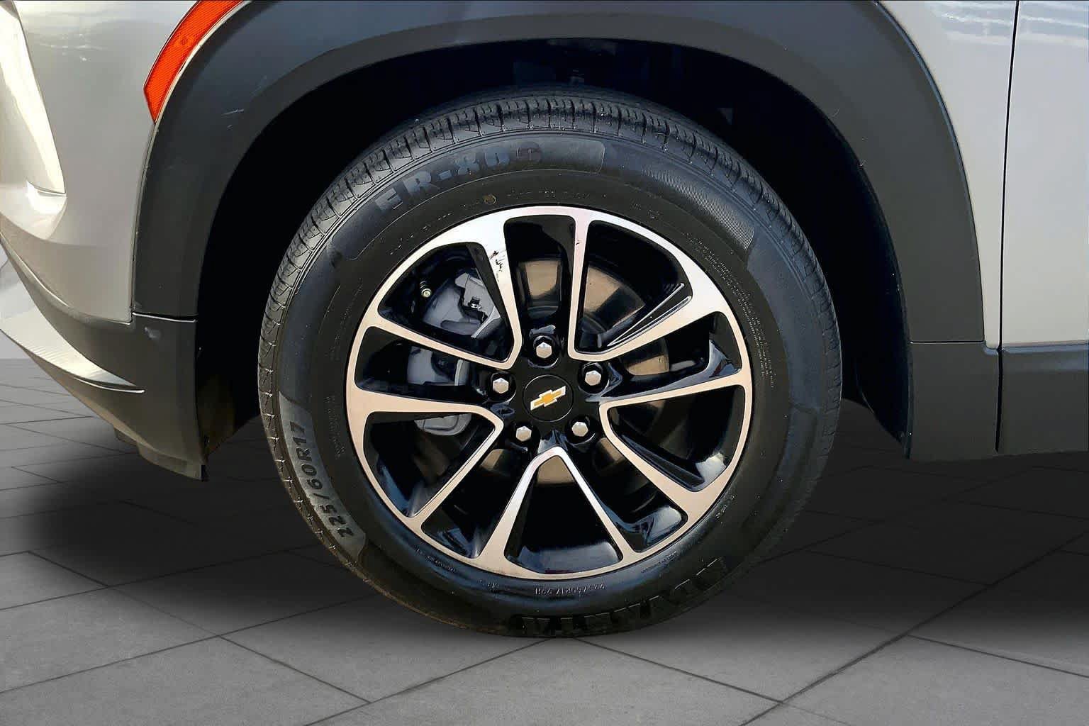 Used 2024 Chevrolet TrailBlazer LT w/ Convenience Package FWD image 11