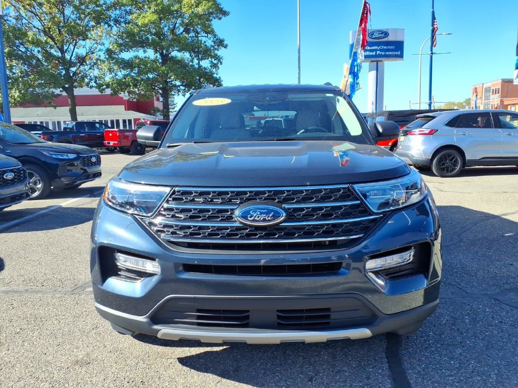 Certified 2023 Ford Explorer XLT w/ Equipment Group 202A AWD/4WD image 3