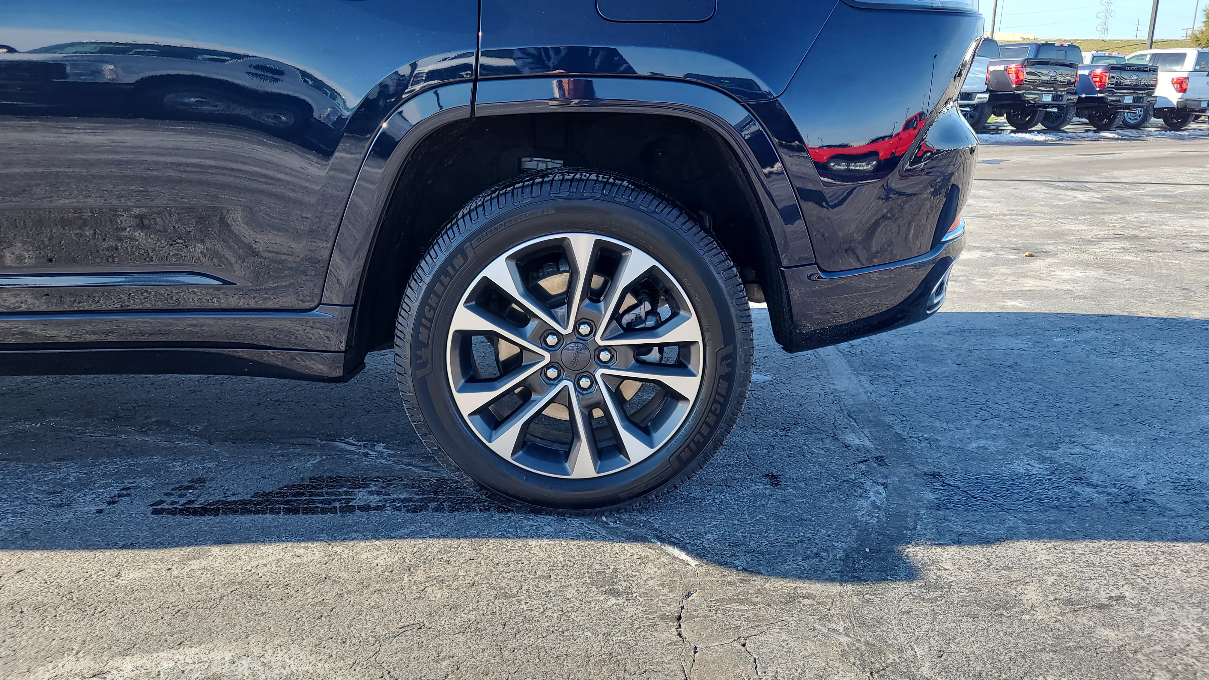 Used 2022 Jeep Grand Cherokee Overland w/ Advanced Protech Group III image 11