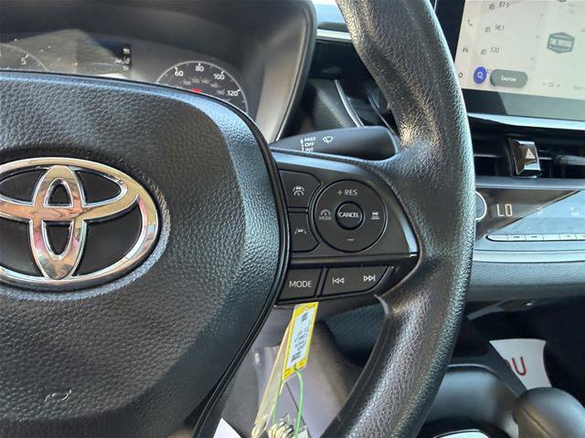 Used 2025 Toyota Corolla LE FWD image 17